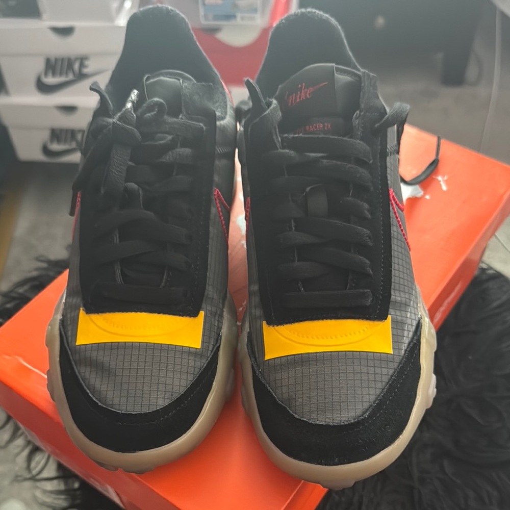 Nike Black and Yellow Sneakers Sporty Low-Top